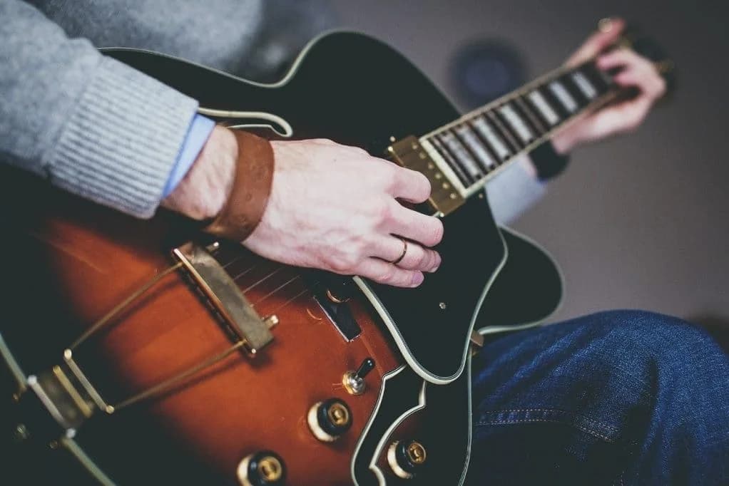 Minor Pentatonic: Shapes, Phrasing and Practice
